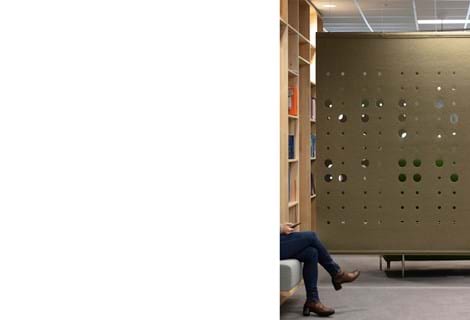 CoverSingle rumdeler i filt nedhængt fra loft