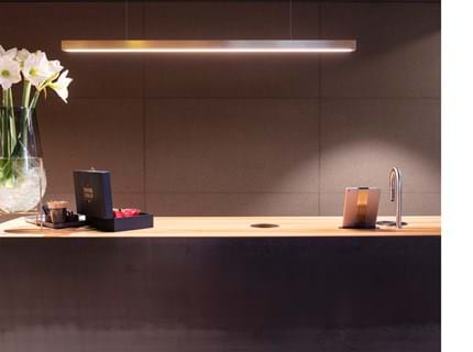 2, 1, Fraster filt opklæbet på væg