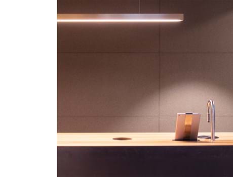 3, Fraster filt opklæbet på væg