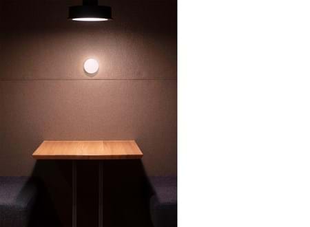 4,Fraster filt opklæbet på væg