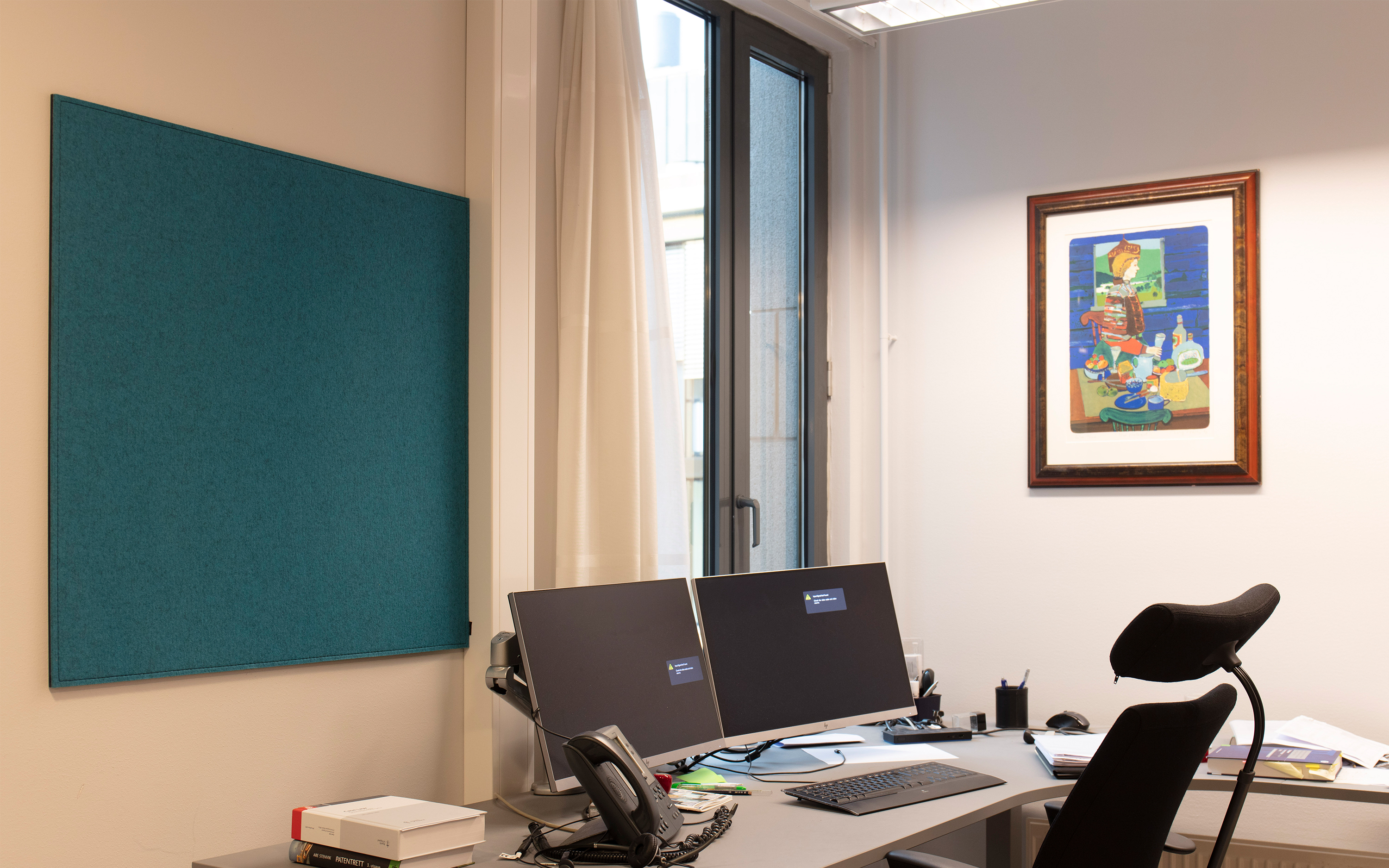 Opslagstavle med filt, TInghuset i Oslo (1)