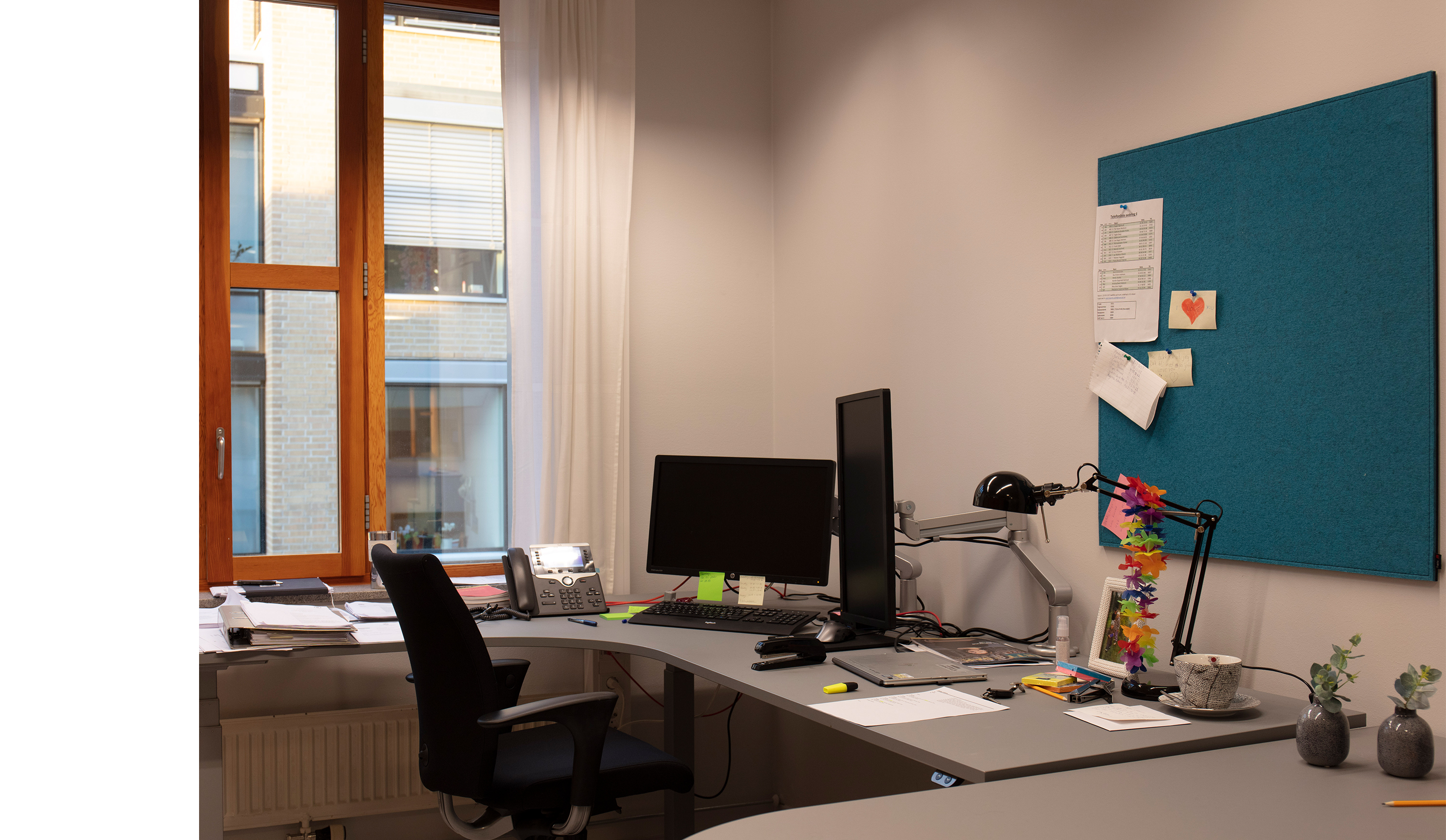 Opslagstavle med filt, TInghuset i Oslo (2)