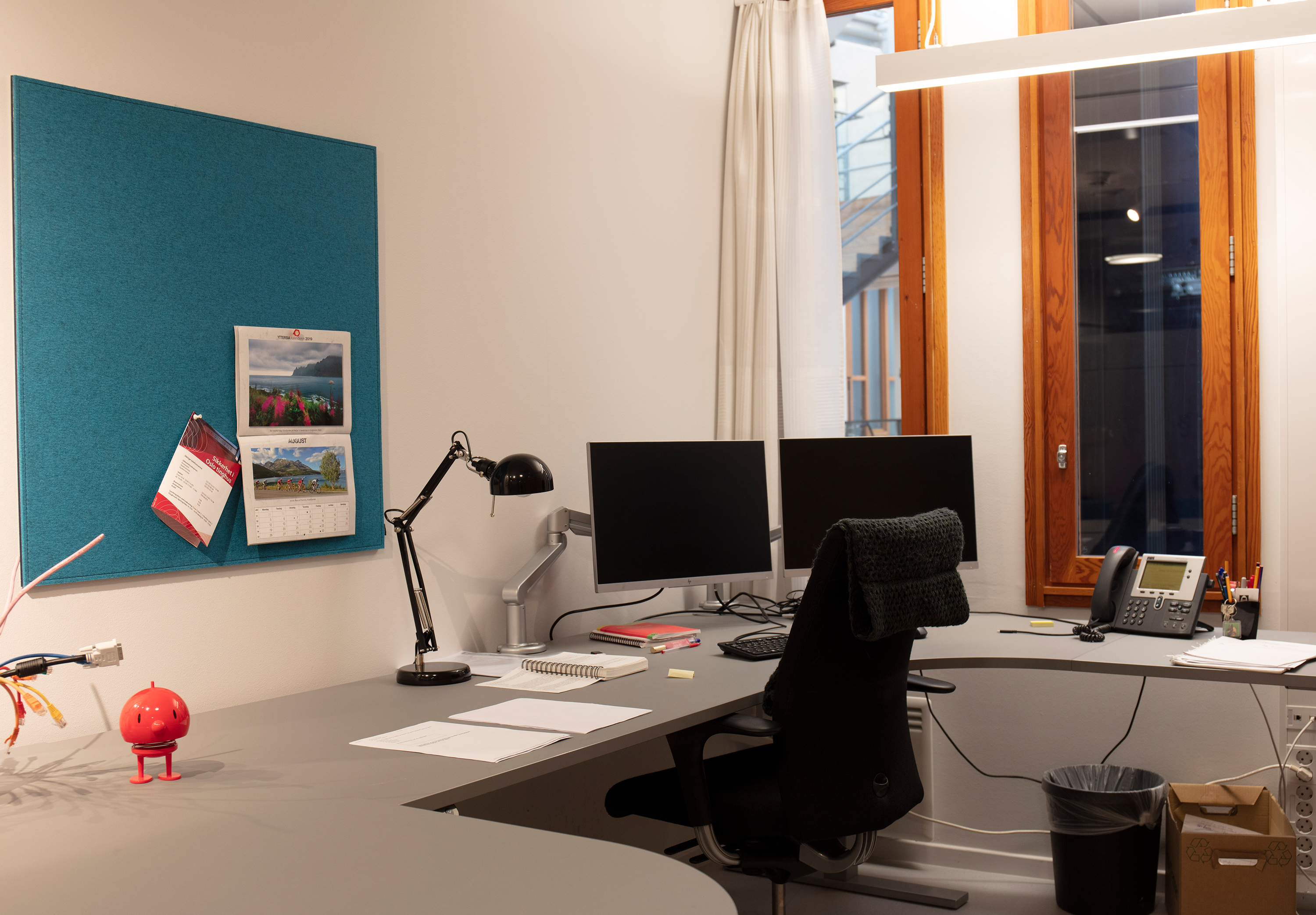 Opslagstavle med filt, TInghuset i Oslo (3)