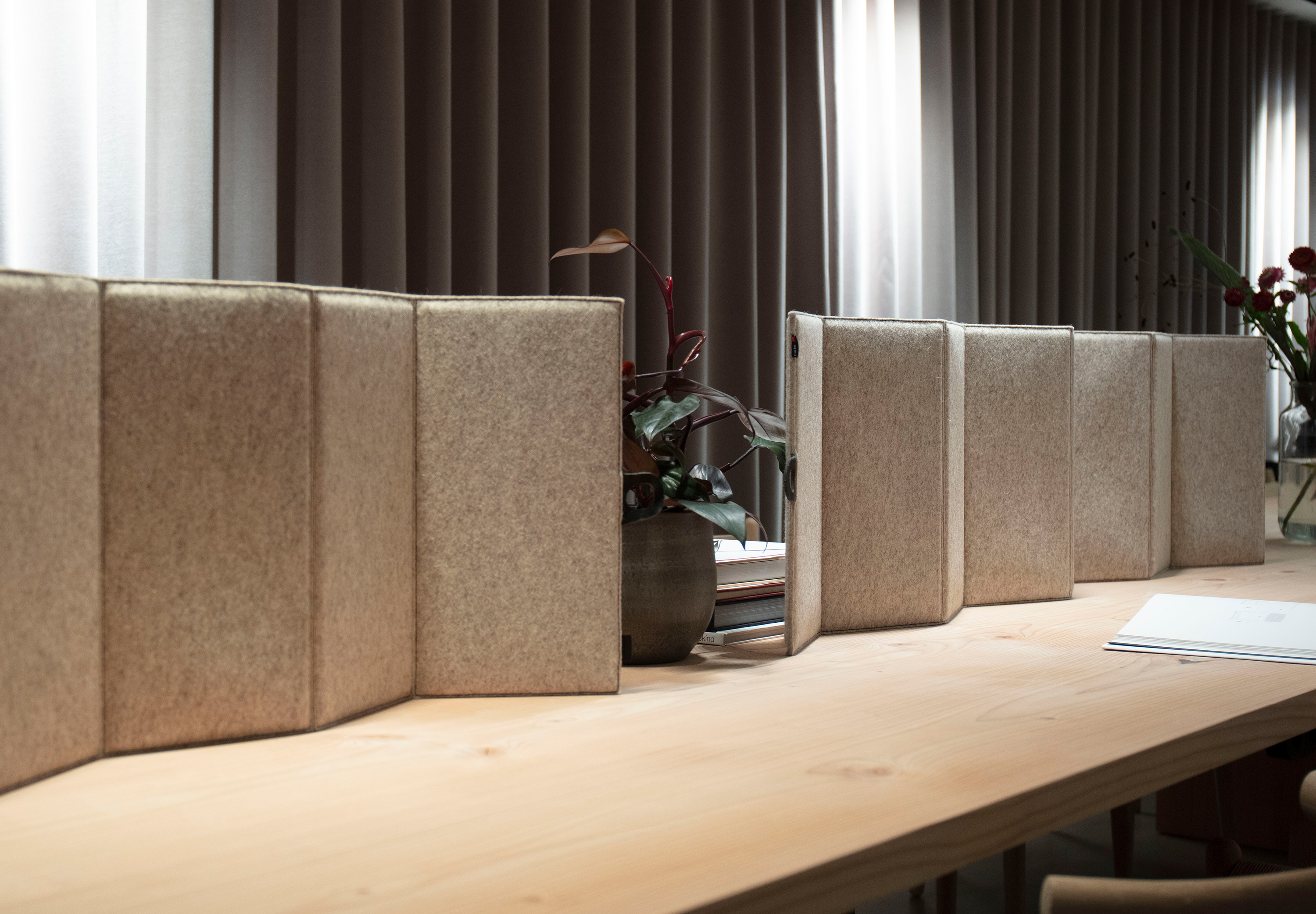 ZigZag  bordskærm i filt, The House.